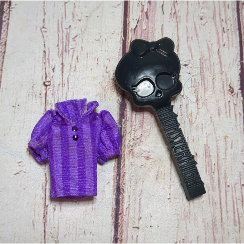 Monster High Rebecca Steam Art Class Striped Purple Shirt And Brush